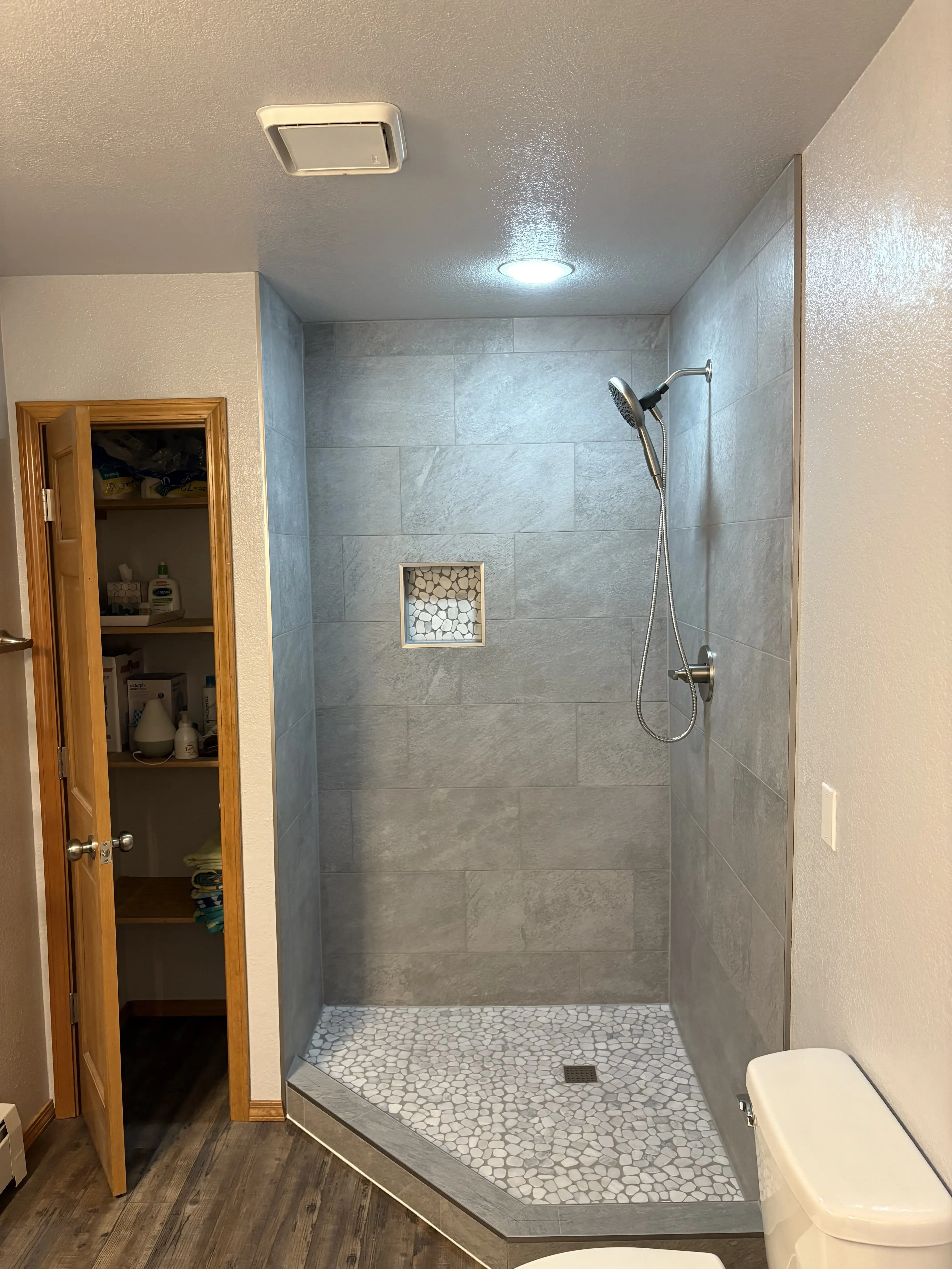 Waiting for Doors - Clean Workspace