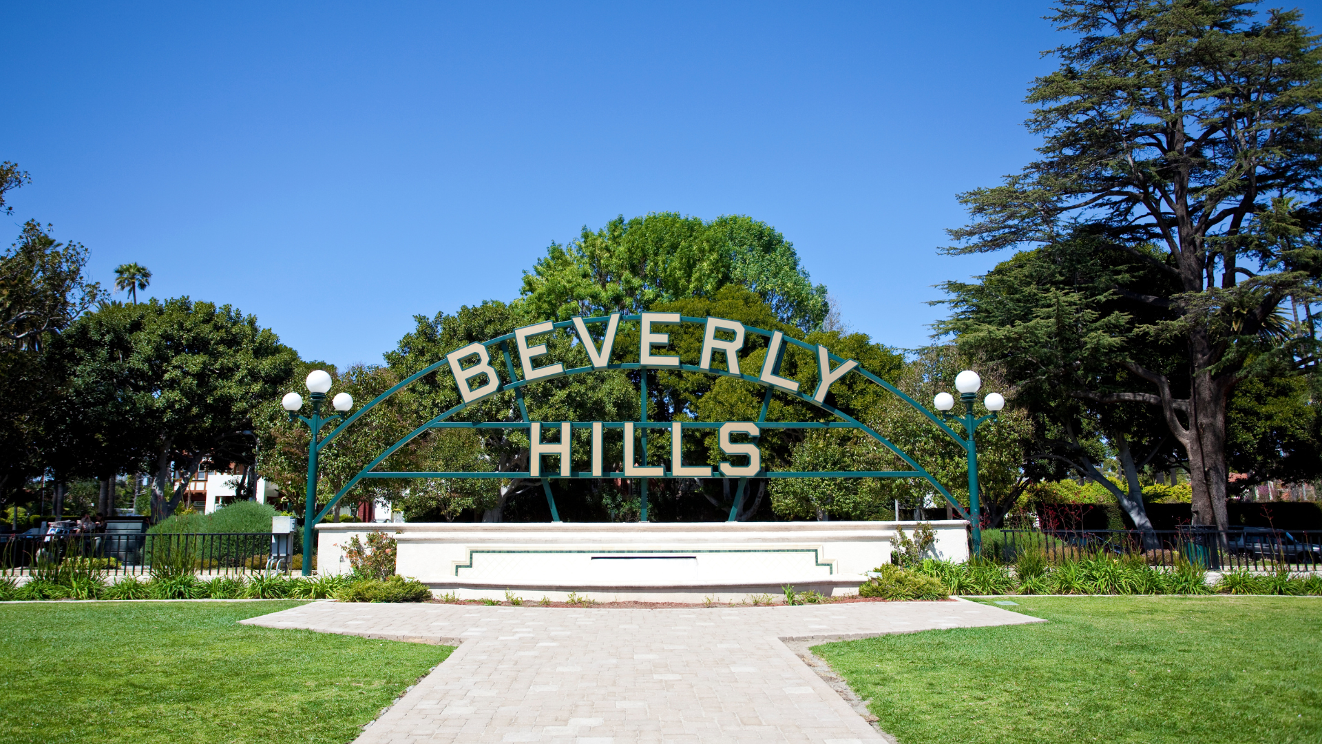 Beverly hills vs hollywood hills Beverly hills vs hollywood hills