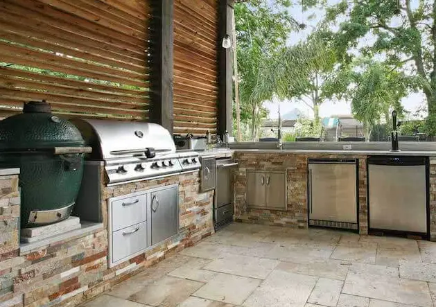 Outdoor Kitchen