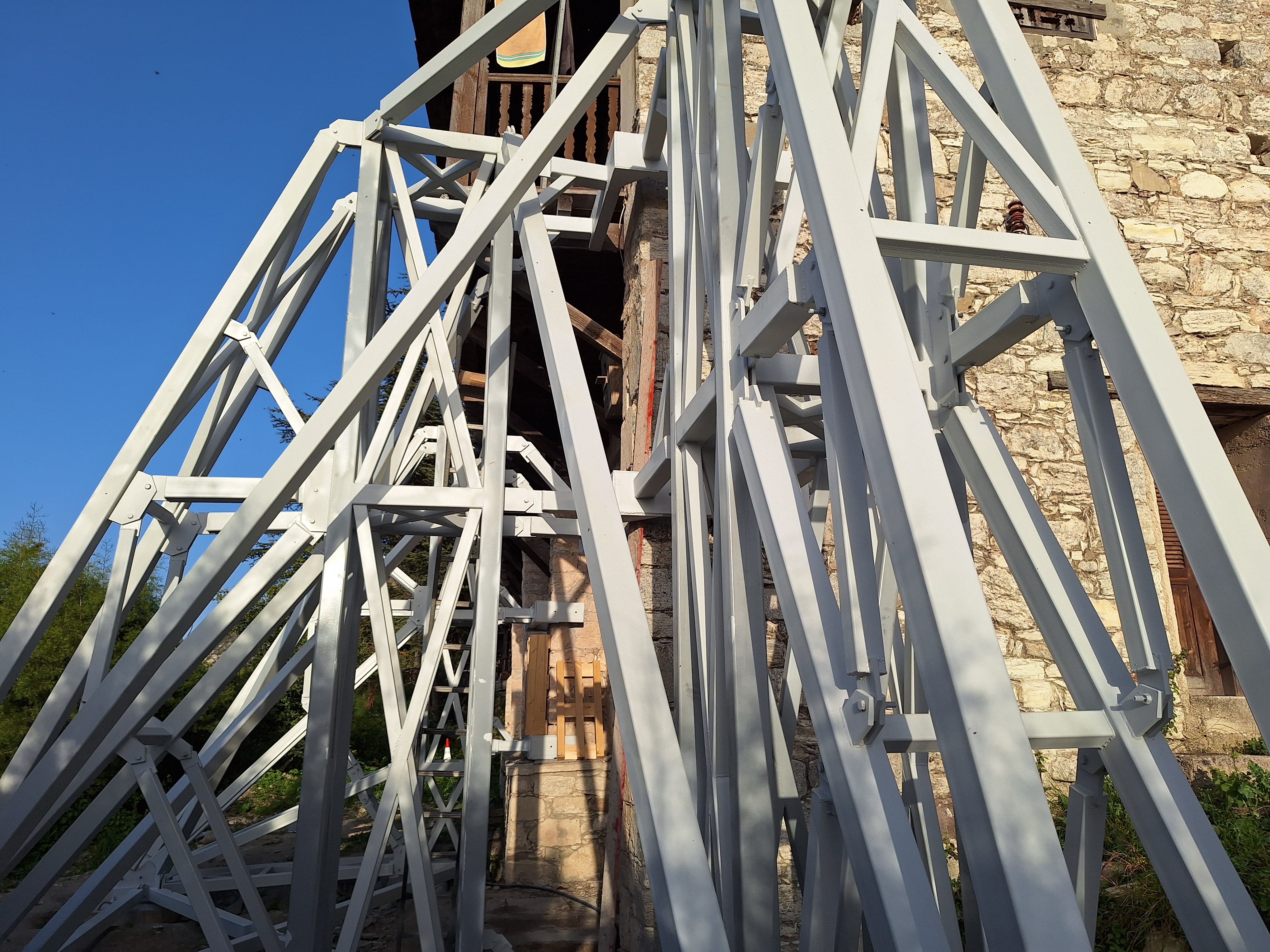 Seismic upgrading of historical monuments