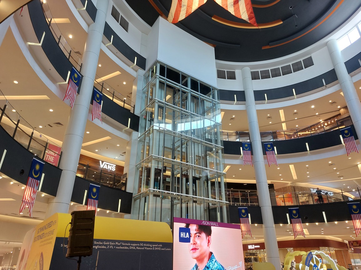 aeon mall podium
