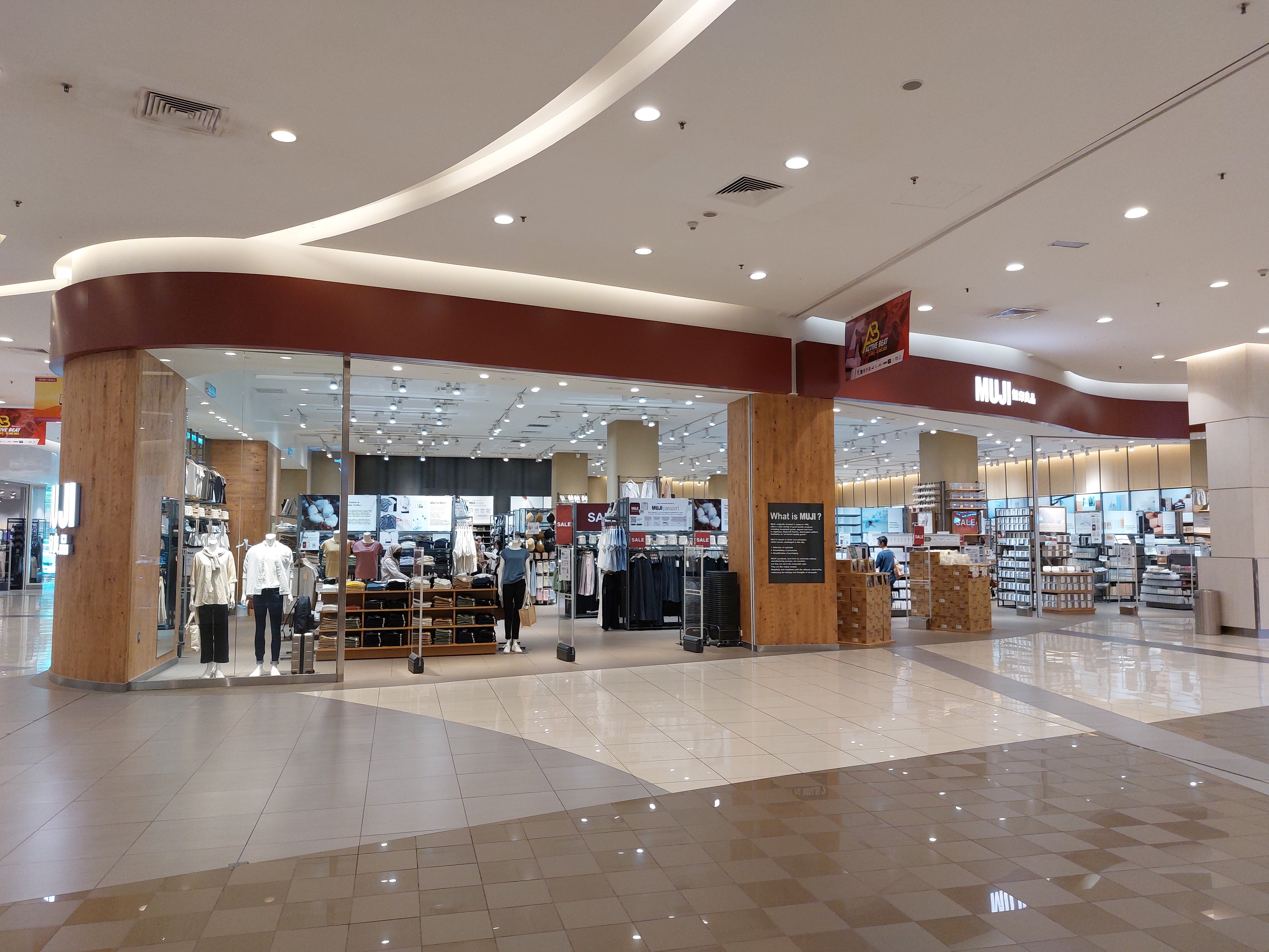 Muji Aeon tebrau