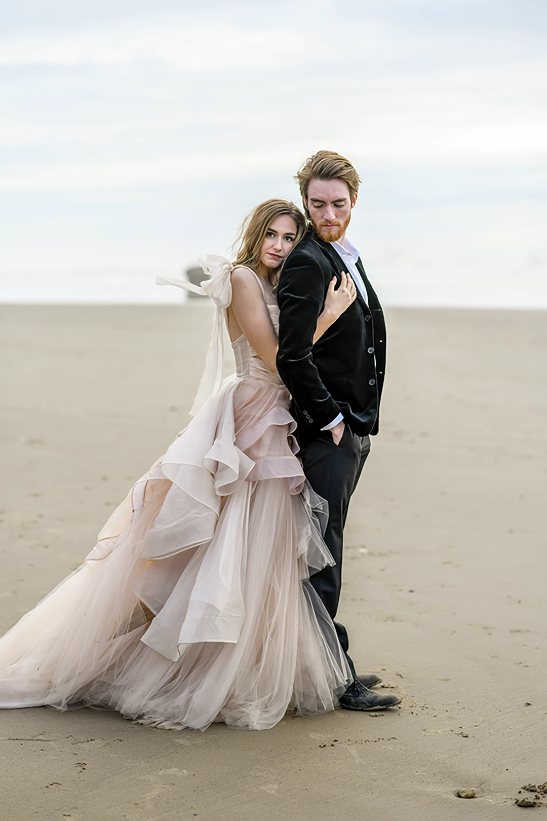 Embrace the wind on your wedding day. Embrace the wind on your wedding day.