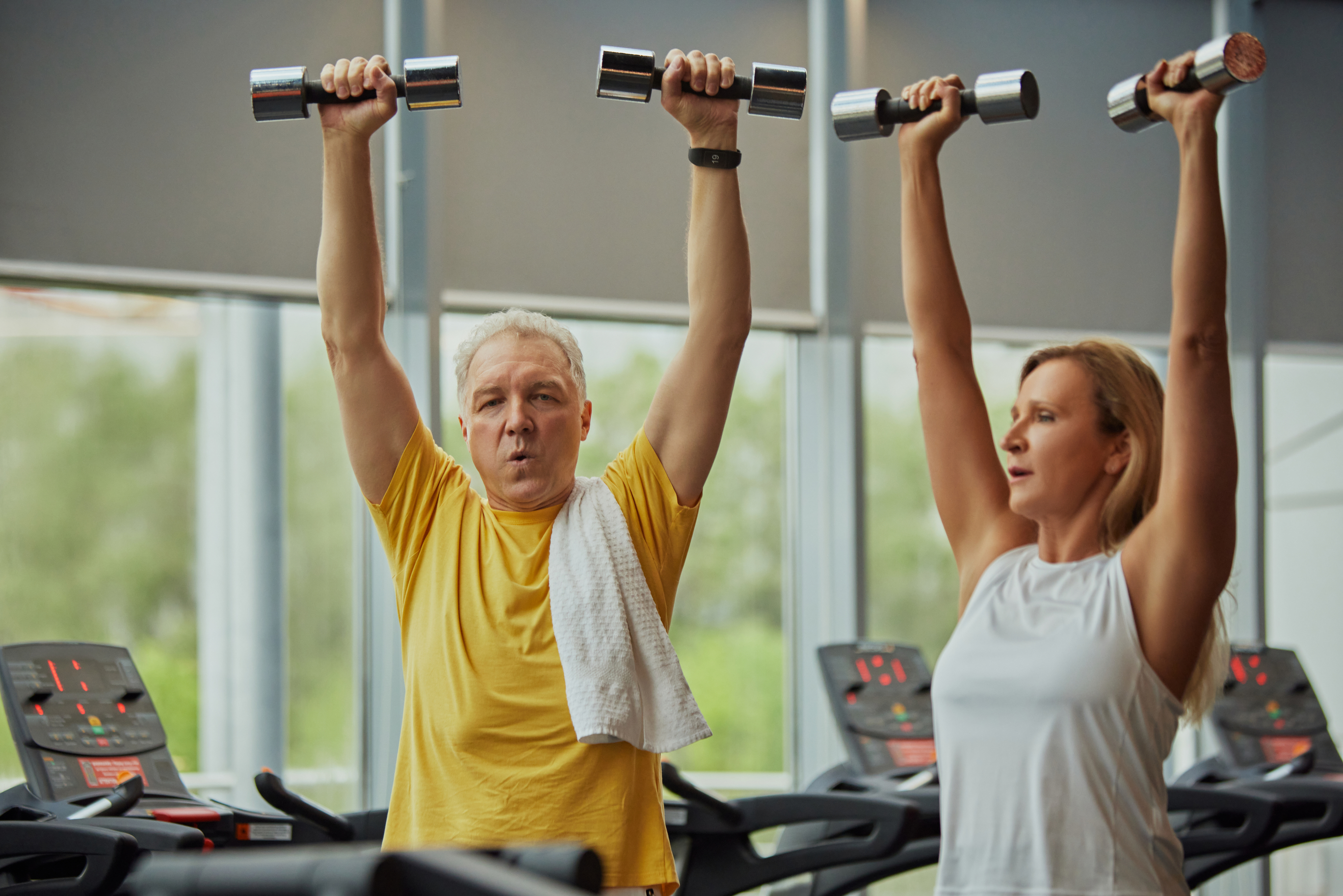 senior couple lifting weights