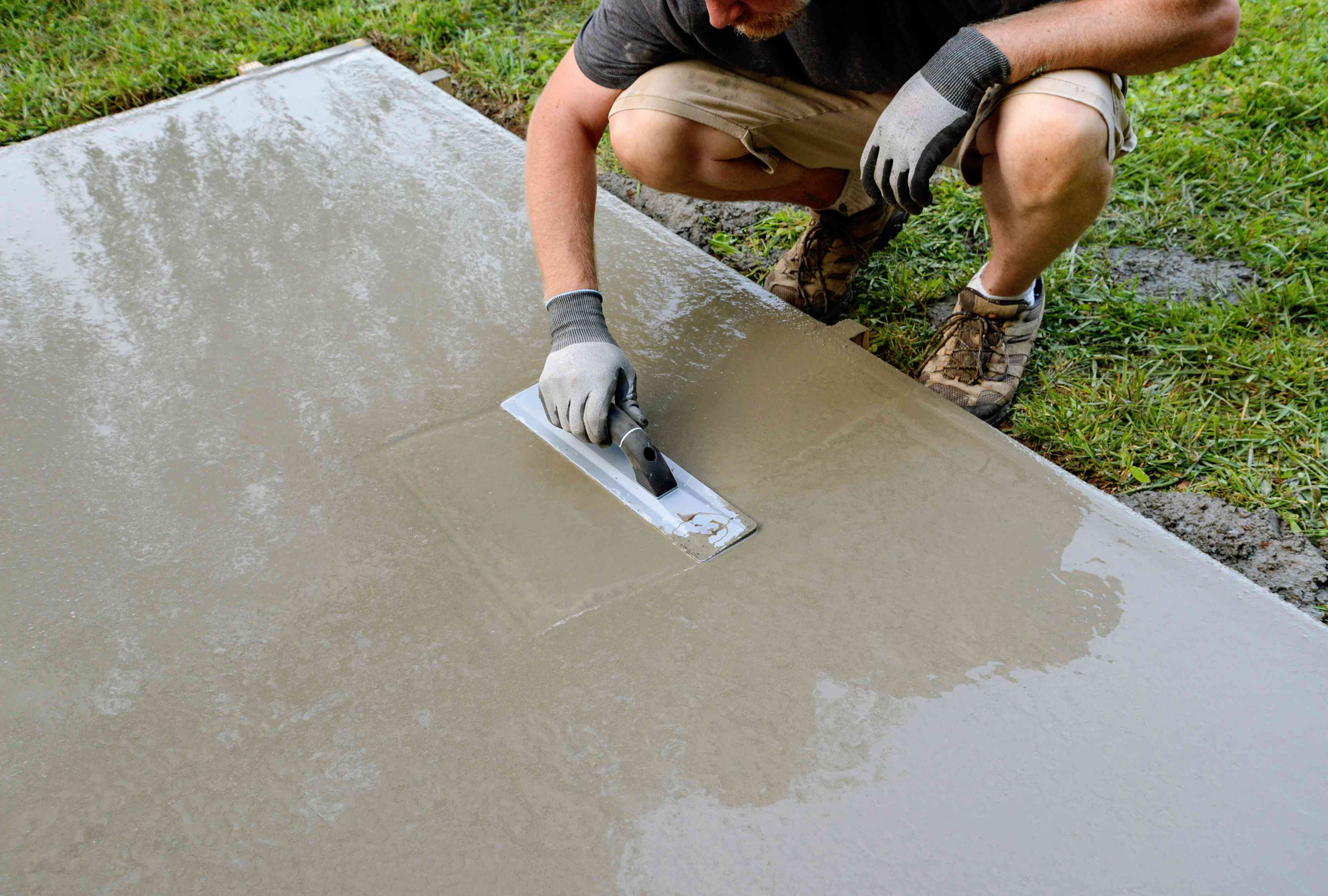 landscape design and installation, landscaper mowing the lawn