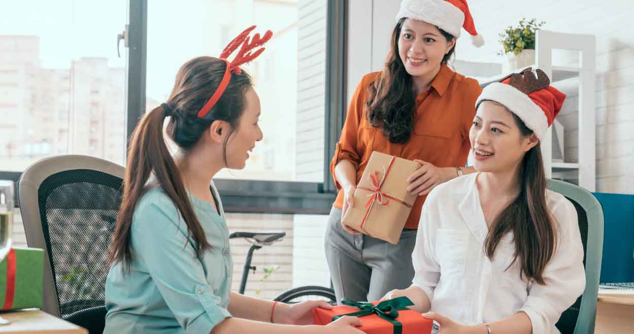 Create an online gift exchange