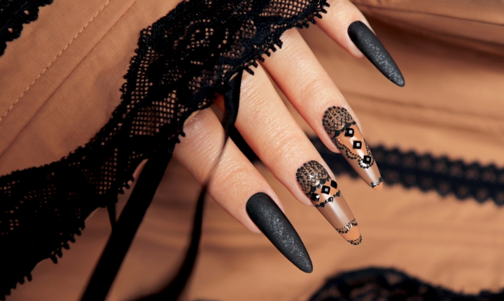 8 Trending Colors for Acrylic Nails This Season