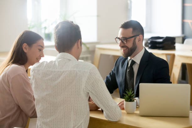 An illustration of a professional client-and-agent-deal in the Elite Life Agency network.