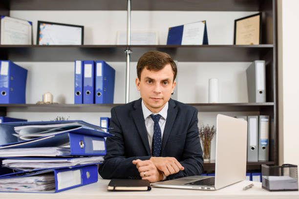 Image of an insurance agent on a laptop researching the national and state licensing requirements