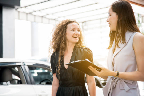 Image of a successful independent insurance agent shaking hands with a client, representing trust and partnership in the insurance industry