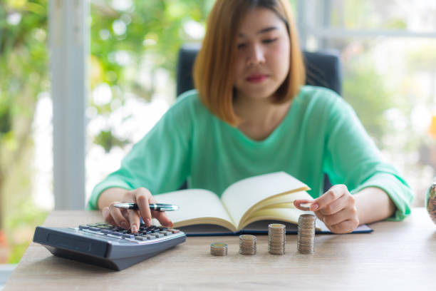 Independent Insurance Agent Saving Money on Products and Services.