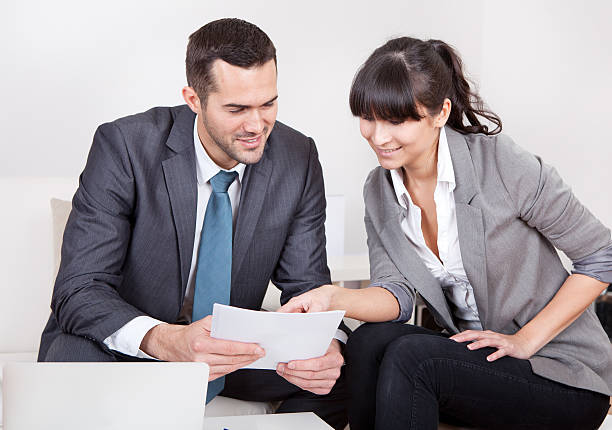 Independent insurance agent discussing packages with a client at Elite Life Agency.