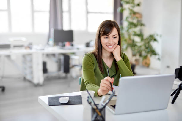 Young woman with no experience working as an insurance agent