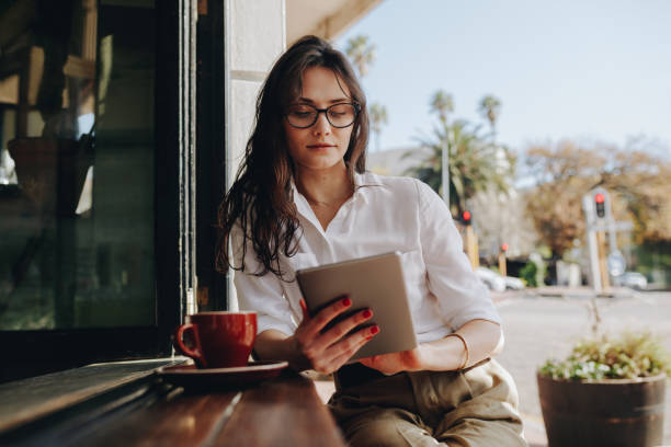  Insurance agent using digital tools to interact with clients