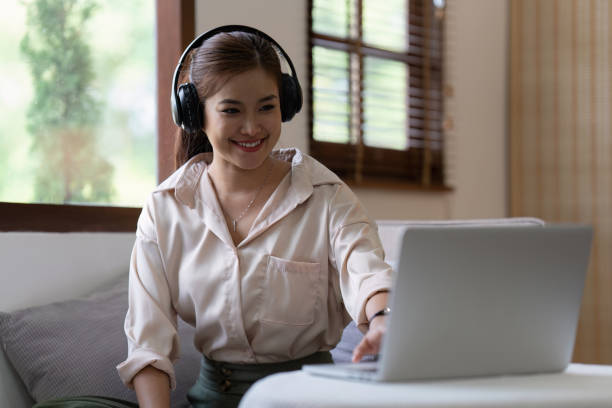 Entry-level insurance agent call with a client while using digital technology
