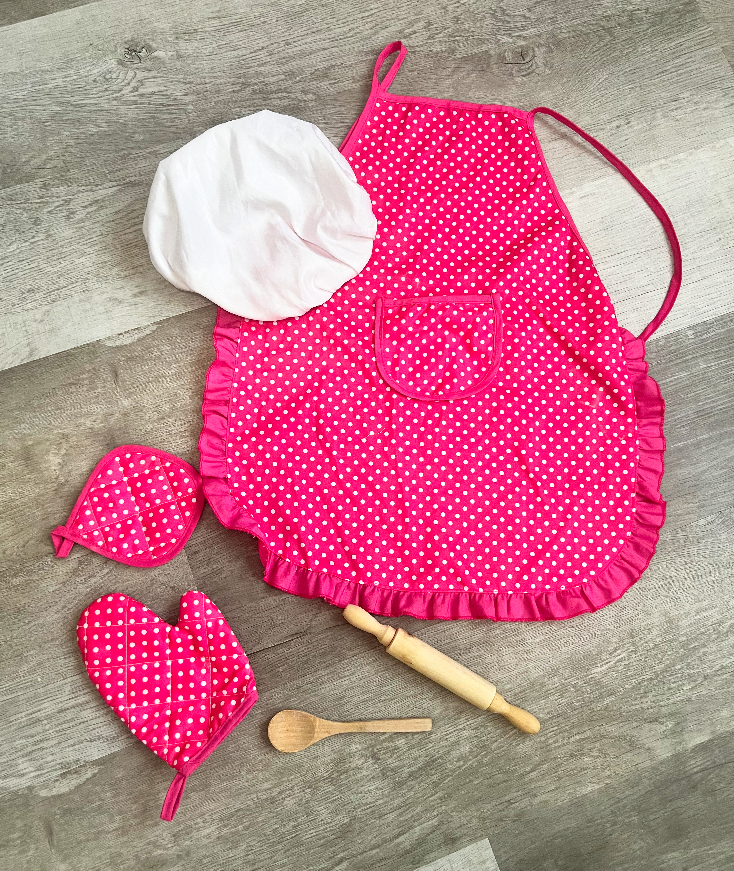 Girl's cooking outfit Girl's cooking outfit