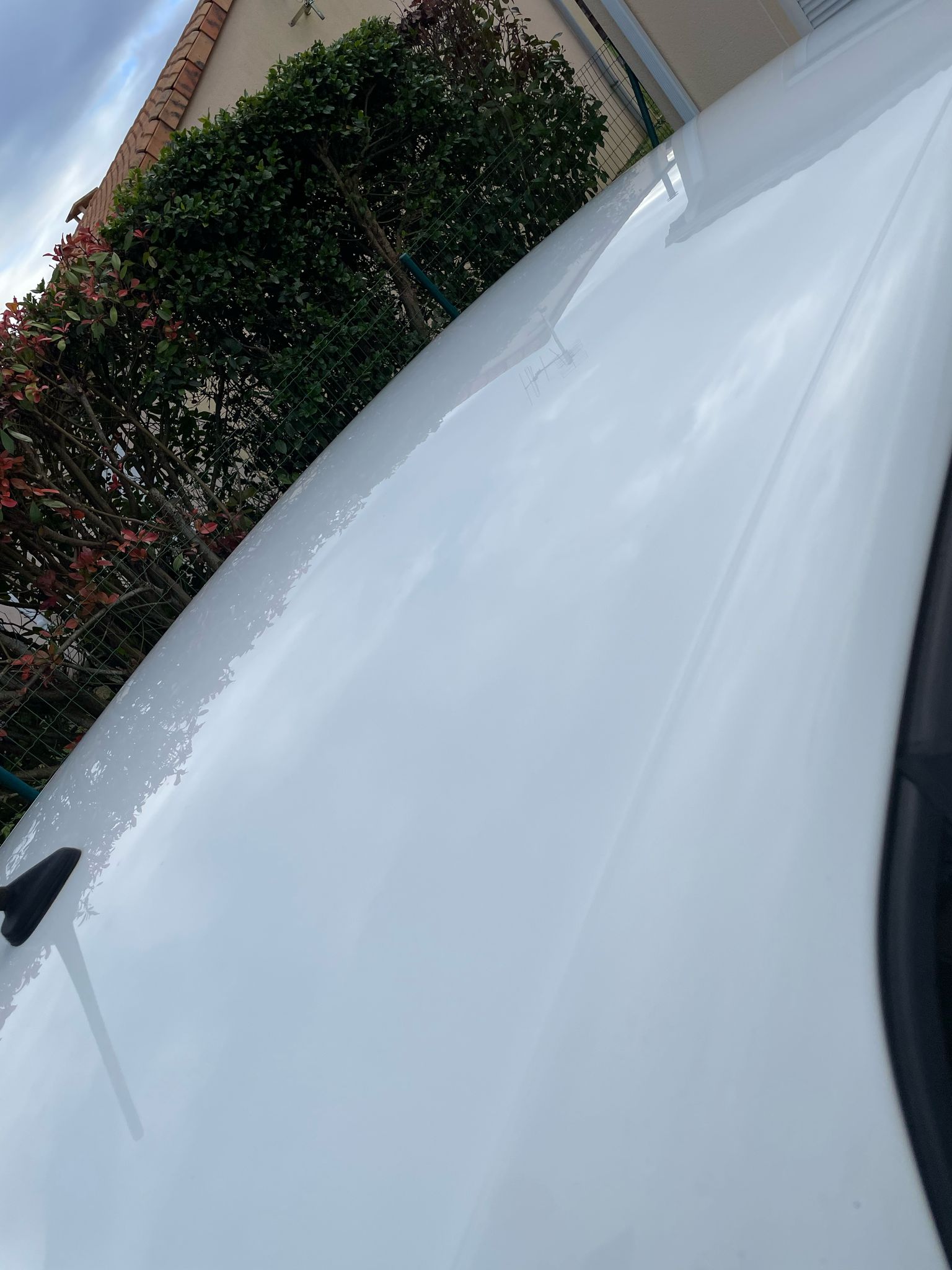Protection céramique à Poitiers : la meilleure solution pour préserver votre carrosserie