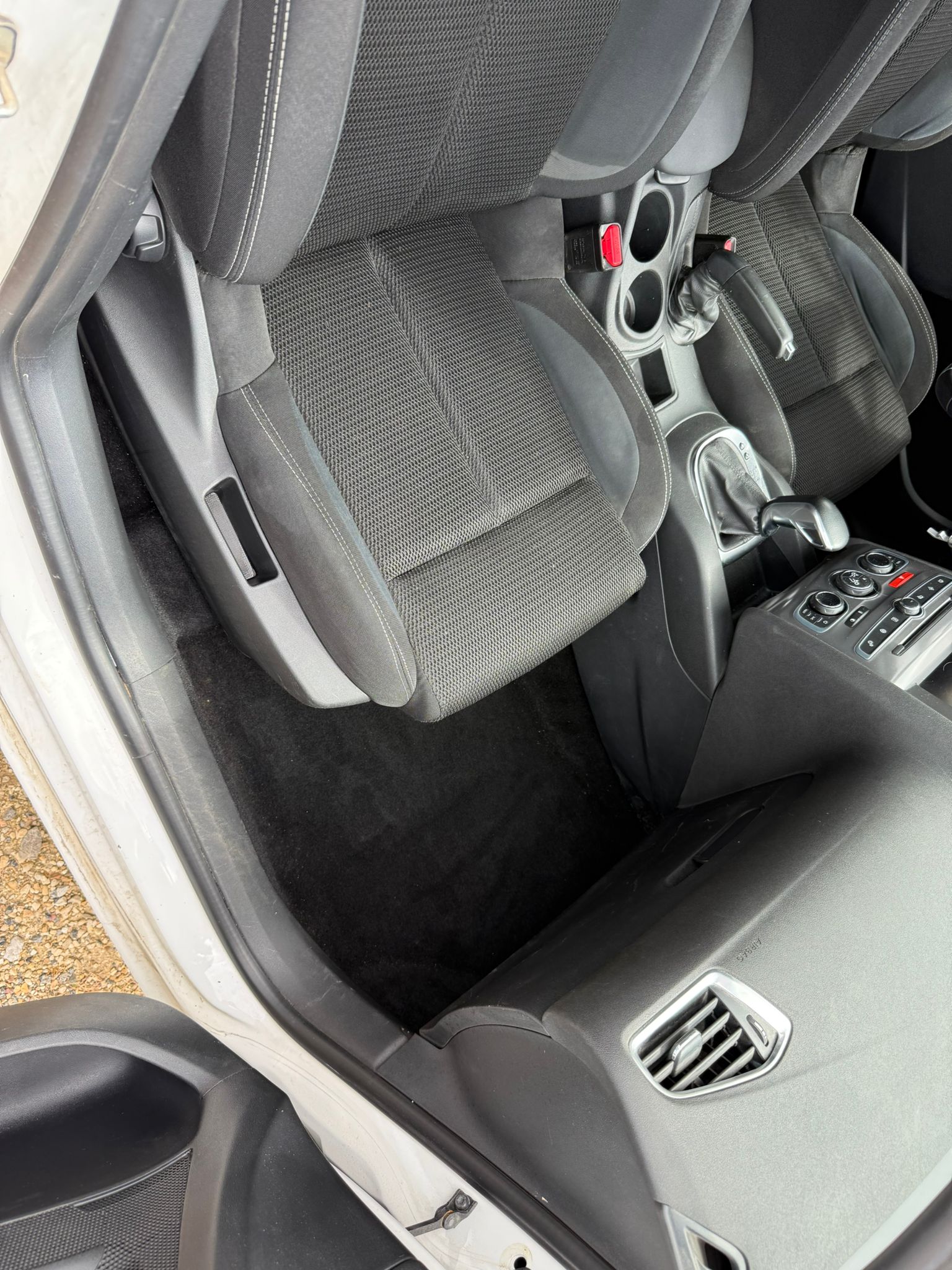 nettoyage voiture à domicile Poitiers / lavage auto Poitiers / nettoyage voiture Poitiers / Clean Auto Wash Poitiers / service mobile auto Poitiers / detailing voiture à domicile / shampouinage sièges voiture Poitiers / lavage écologique voiture Poitiers / rénovation optiques phares Poitiers / protection céramique voiture Poitiers / nettoyage intérieur voiture Poitiers / lavage auto professionnel Poitiers