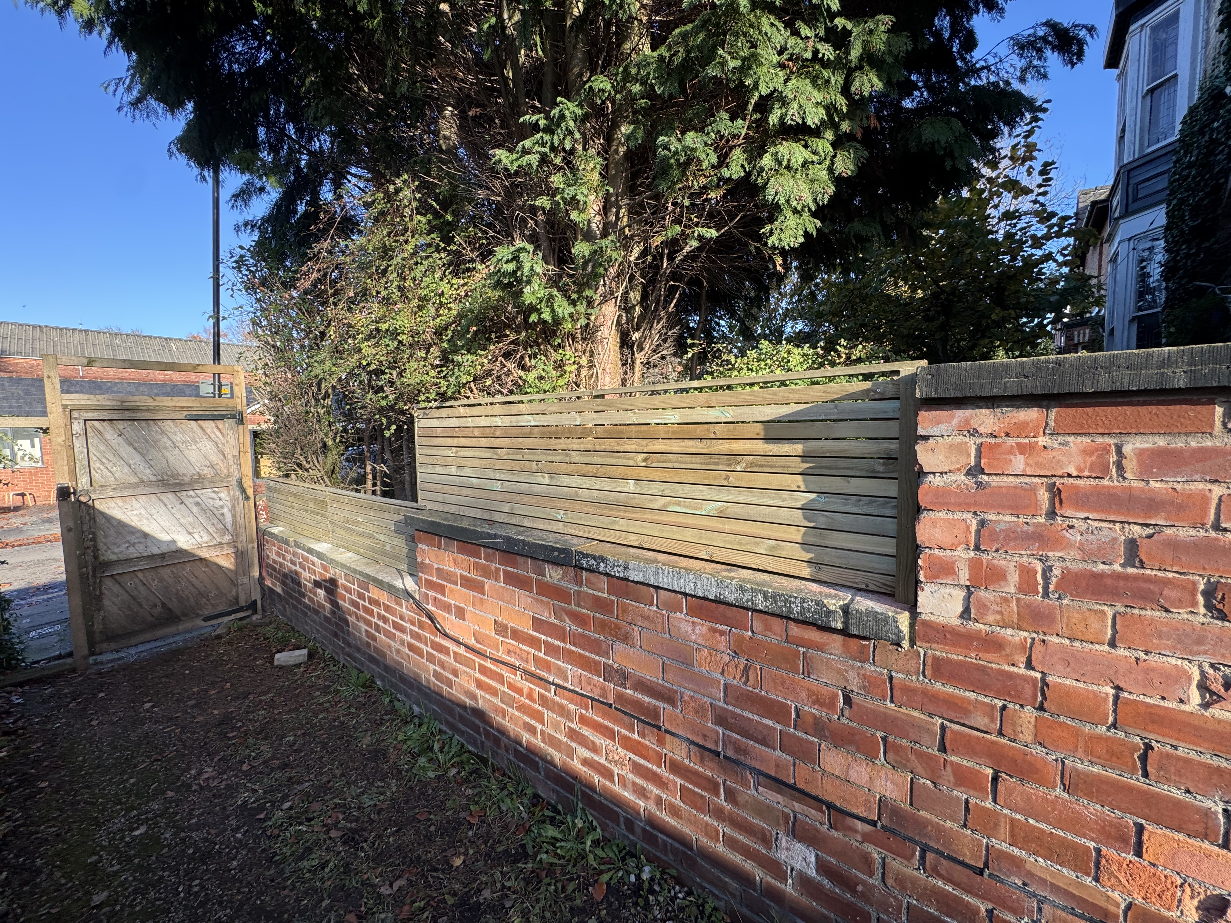 tanalised-wood-venetian-fence-install