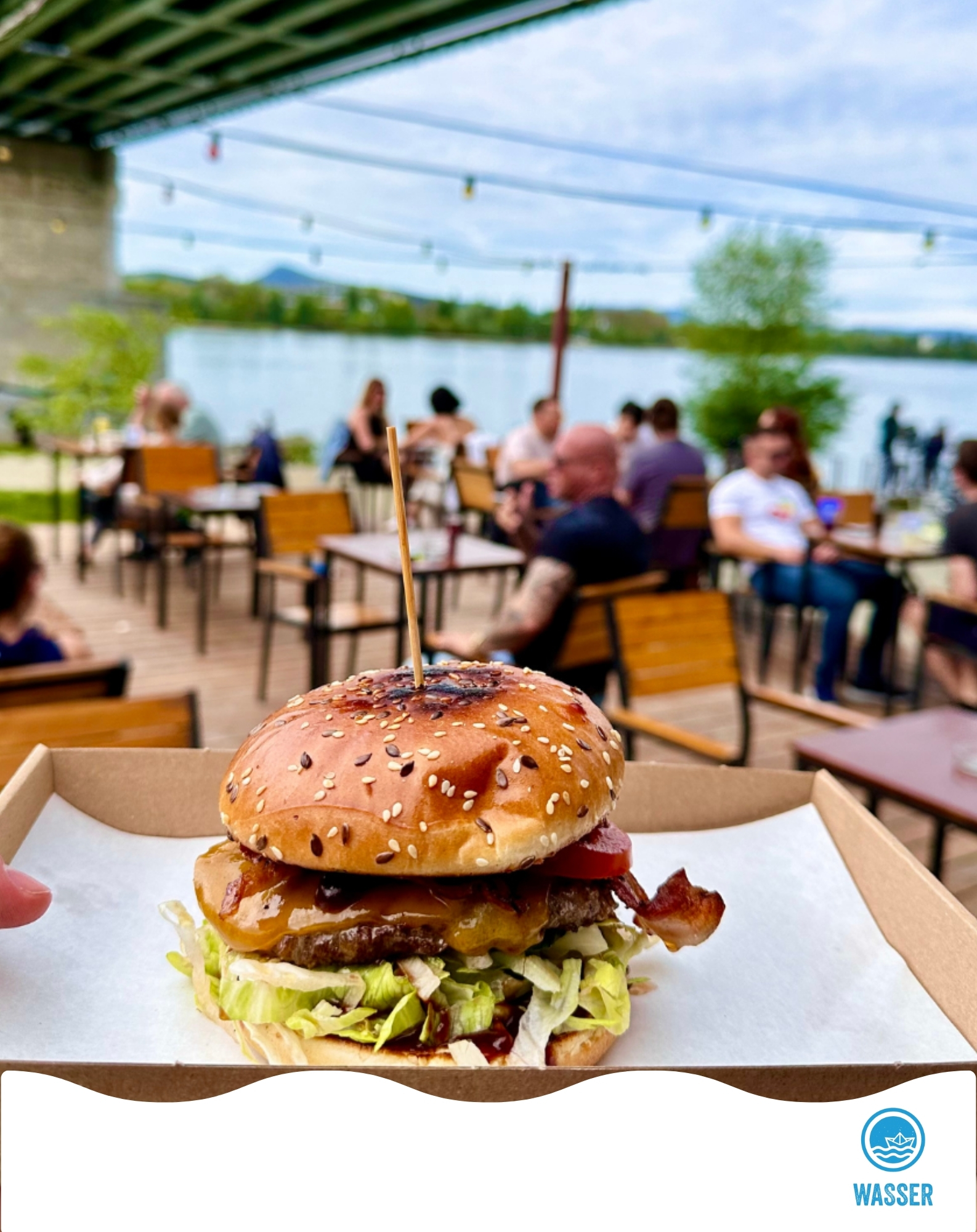 Smash burger Budapesten gluténmentes dupla sajtburger olvadt cheddar csemegeuborka Wasser Budapest