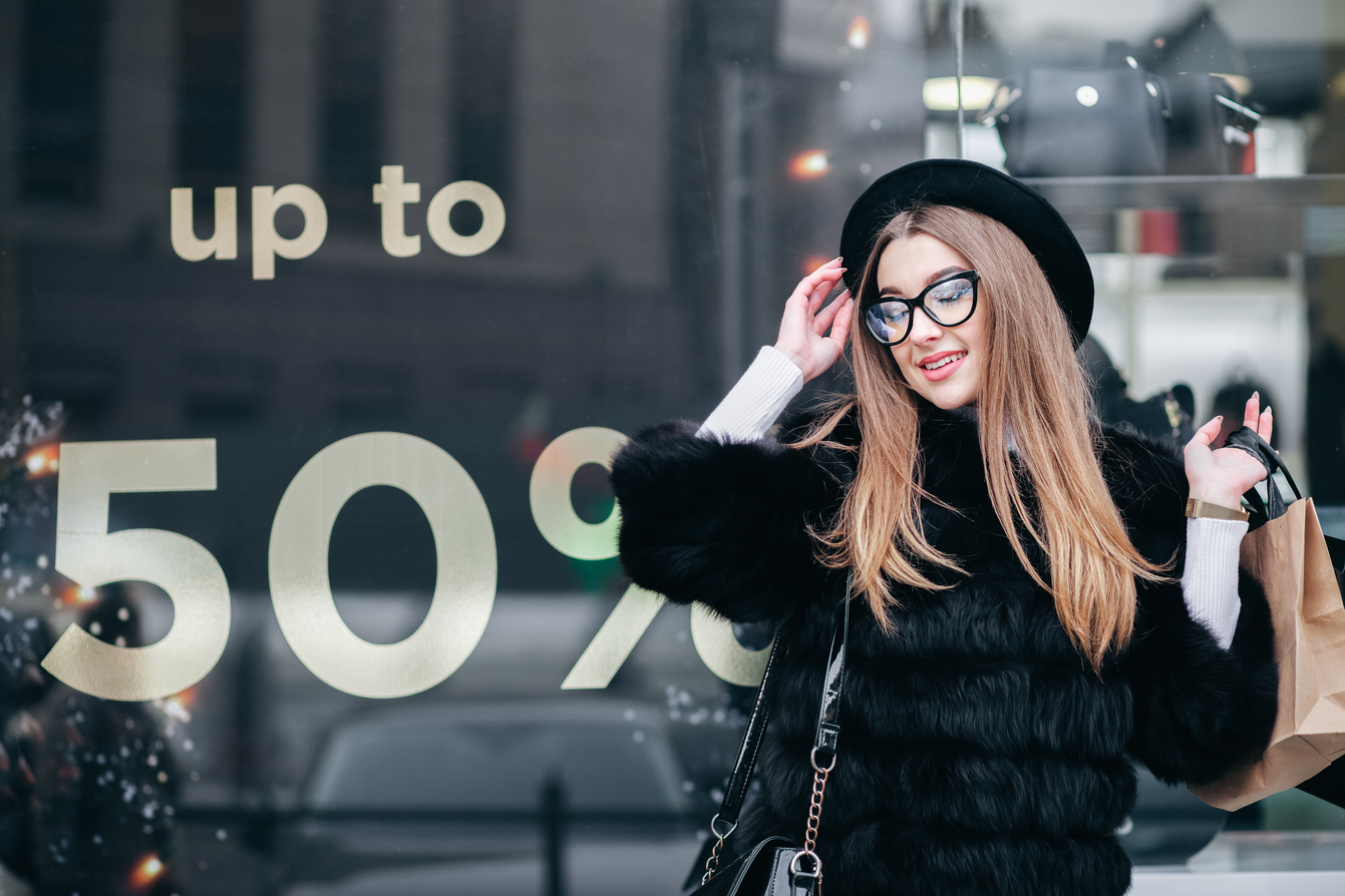 woman shopping at sale lead temperatures in lead generation
