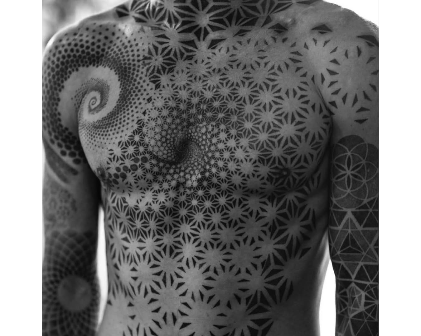Dillon Forte Tattoo geometric, dotwork, black work, spiral Dillon Forte Tattoo geometric, dotwork, black work, spiral