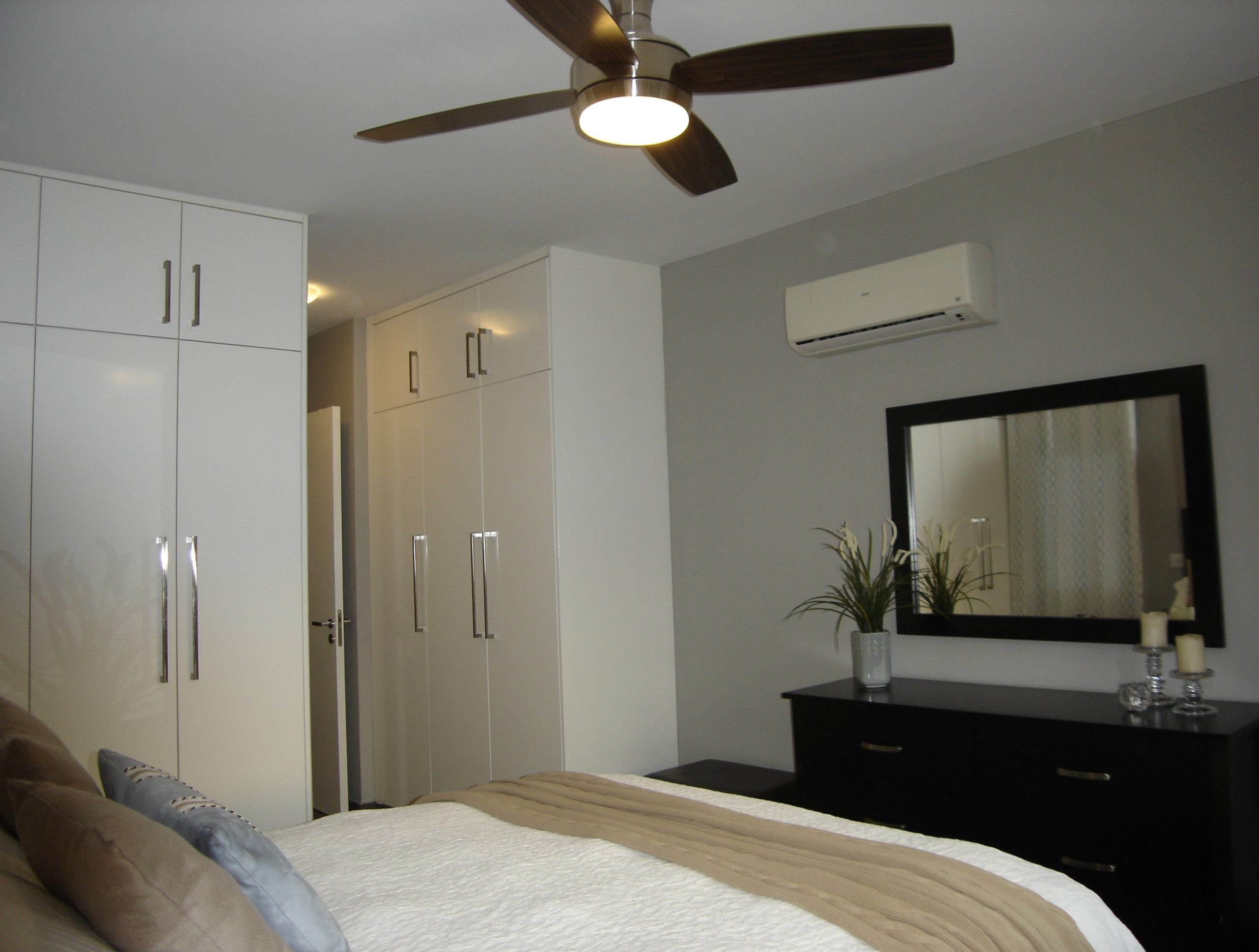 Small-Space-Decor_Closet-buildout