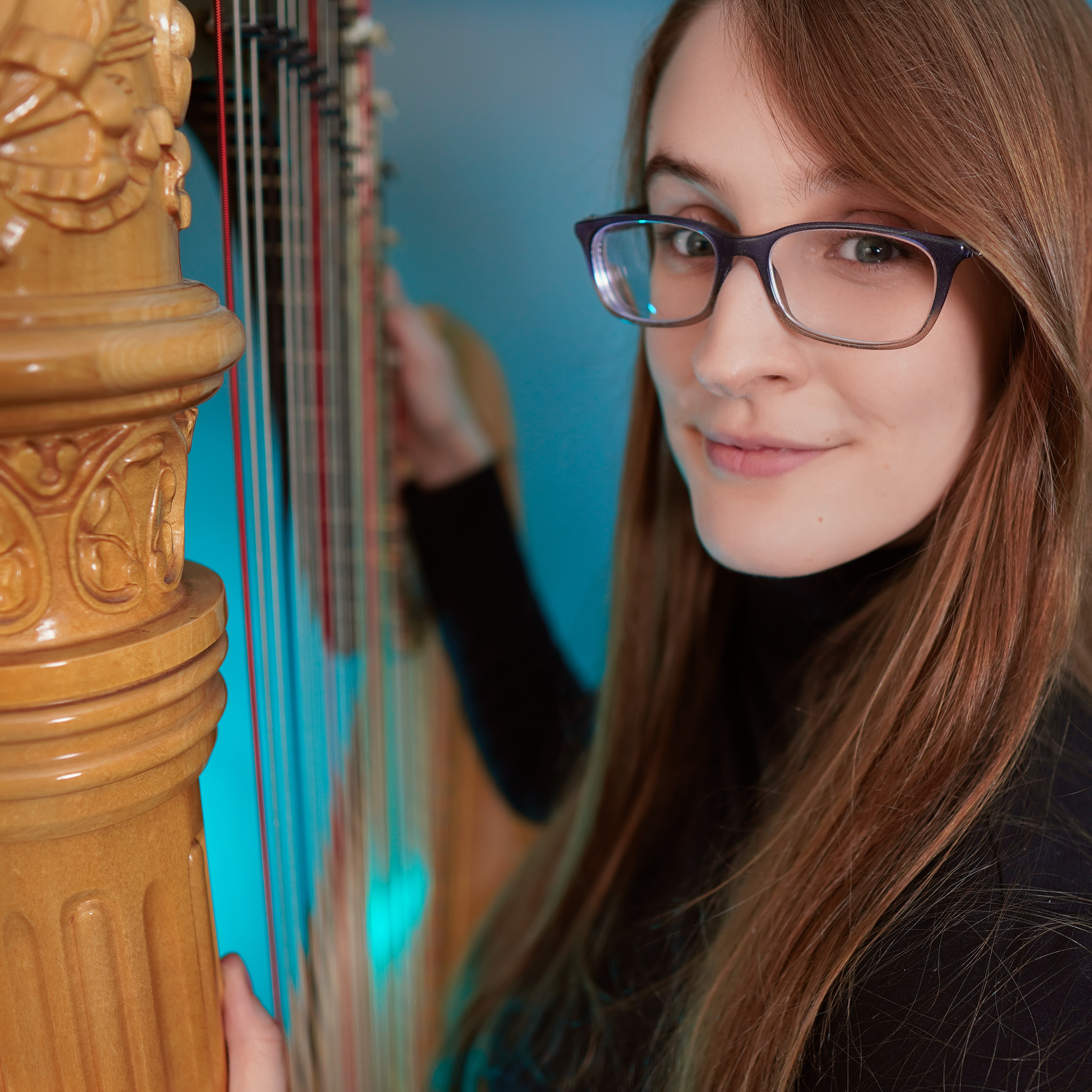 Samantha Ballard is a professional harpist, arranger, teacher, and recording artist based in Winnipeg, Manitoba.