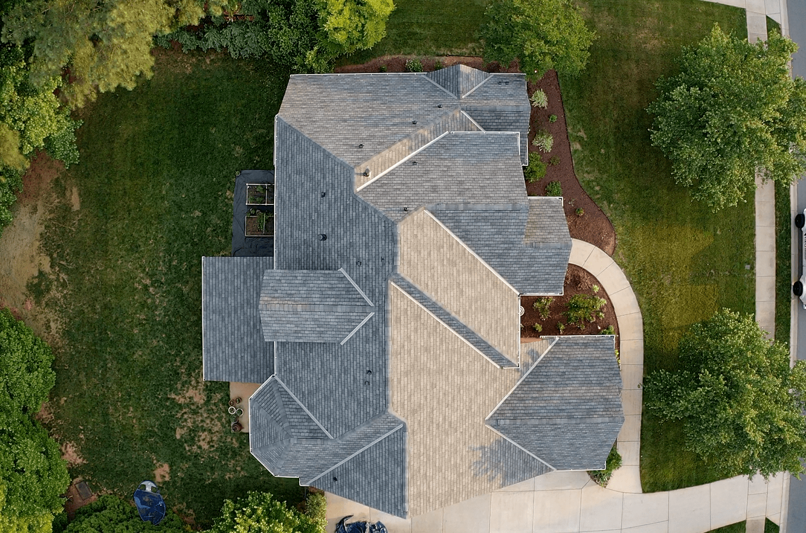 Finished residential roofing projet by Truroof