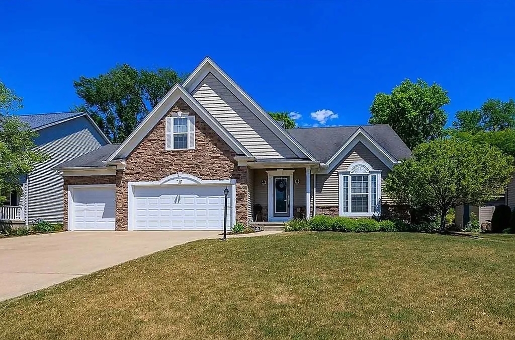 2035 Glenmont Dr, Brunswick, OH 44212