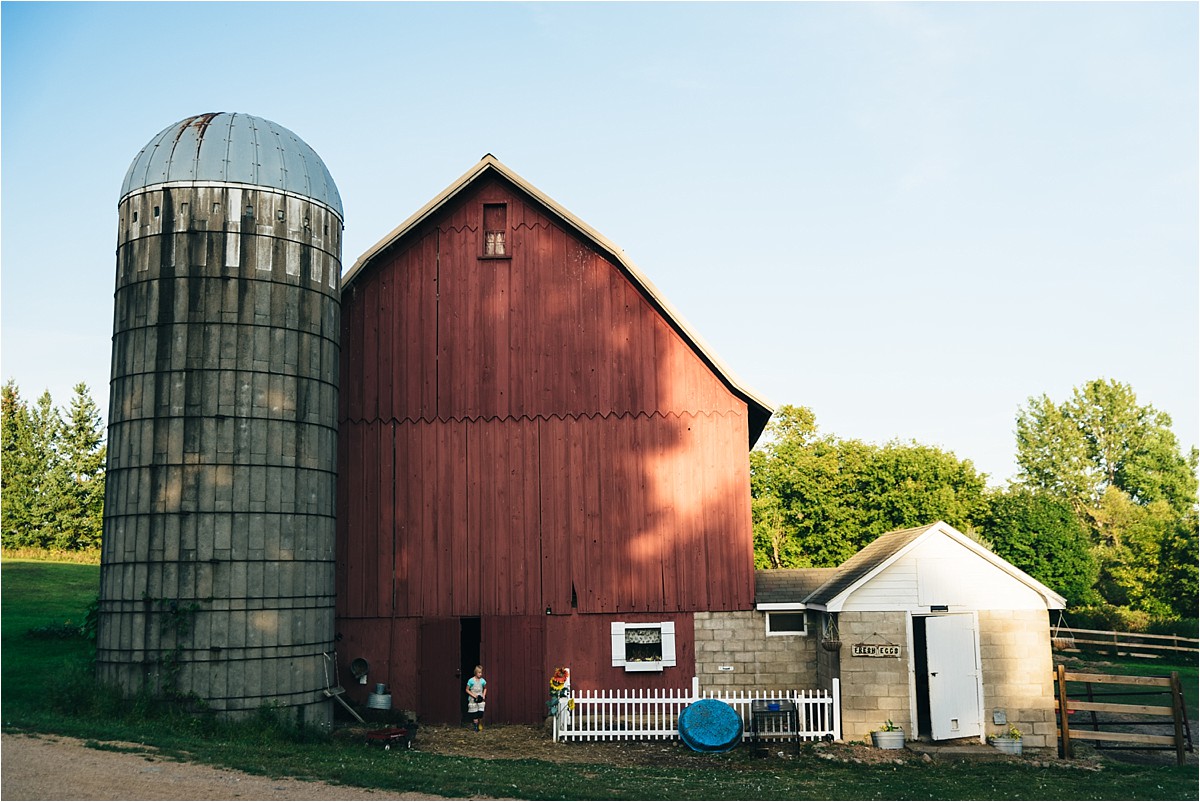 Photograph of the barn at Bea Hive Farm.