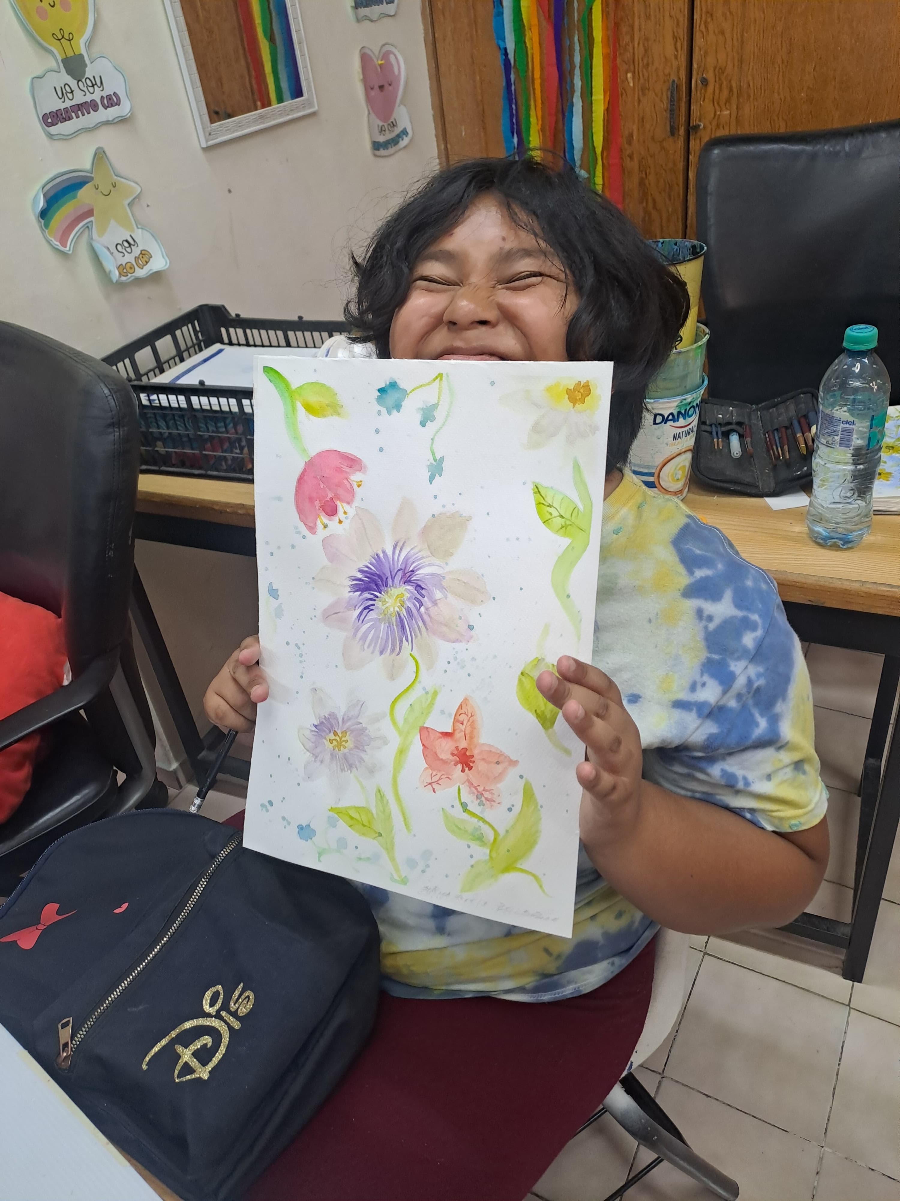 Canicarte arte por pacientes de cancer infantil-Sofy con flores en acuarela