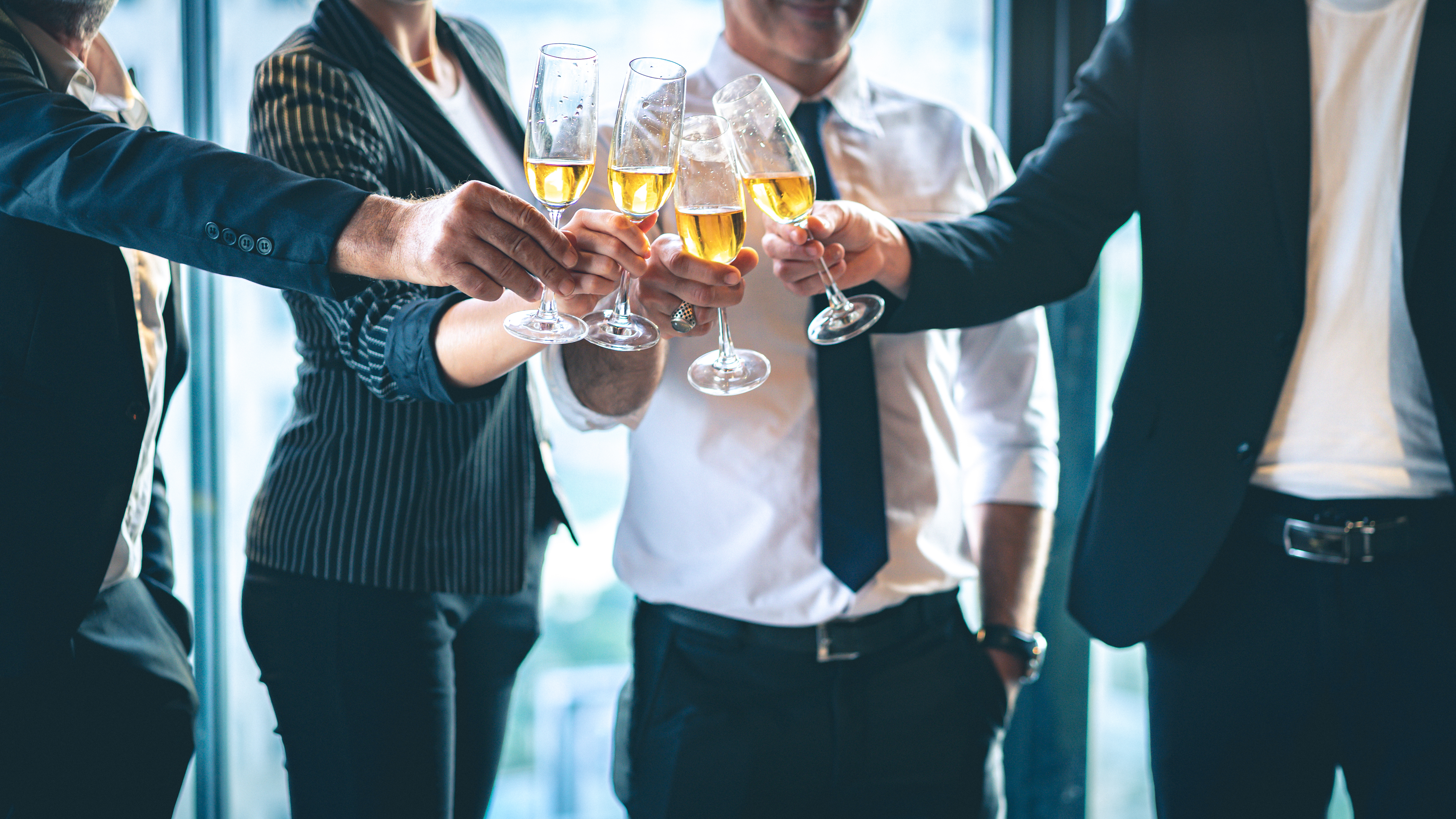 CREATE A WINE-TASTING HAPPY HOUR!
