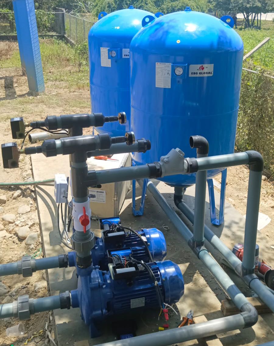 Instalación de bombas de agua de alta presión para sistema contra incendios en Quito.