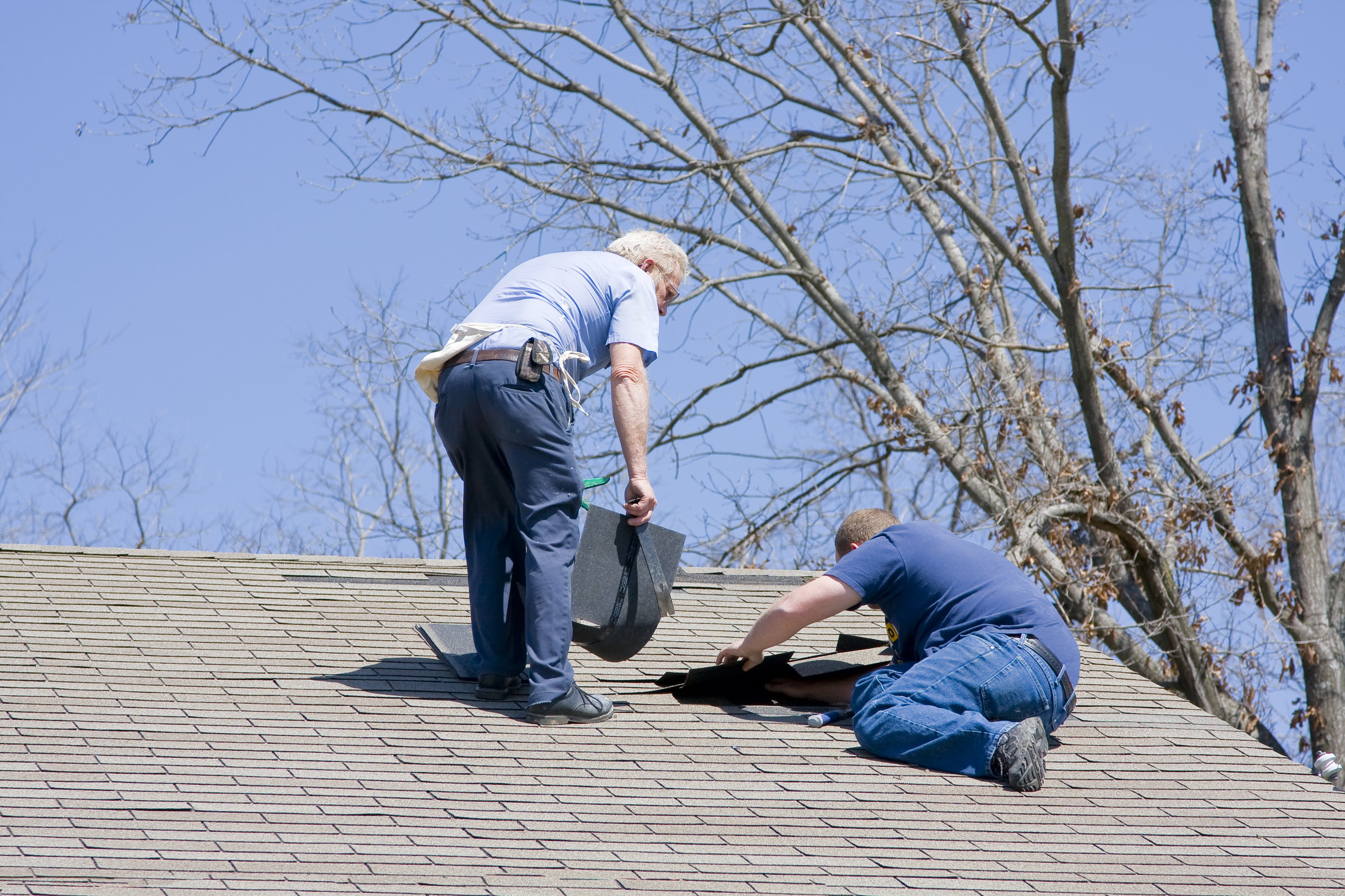 expert roofer inspecting house