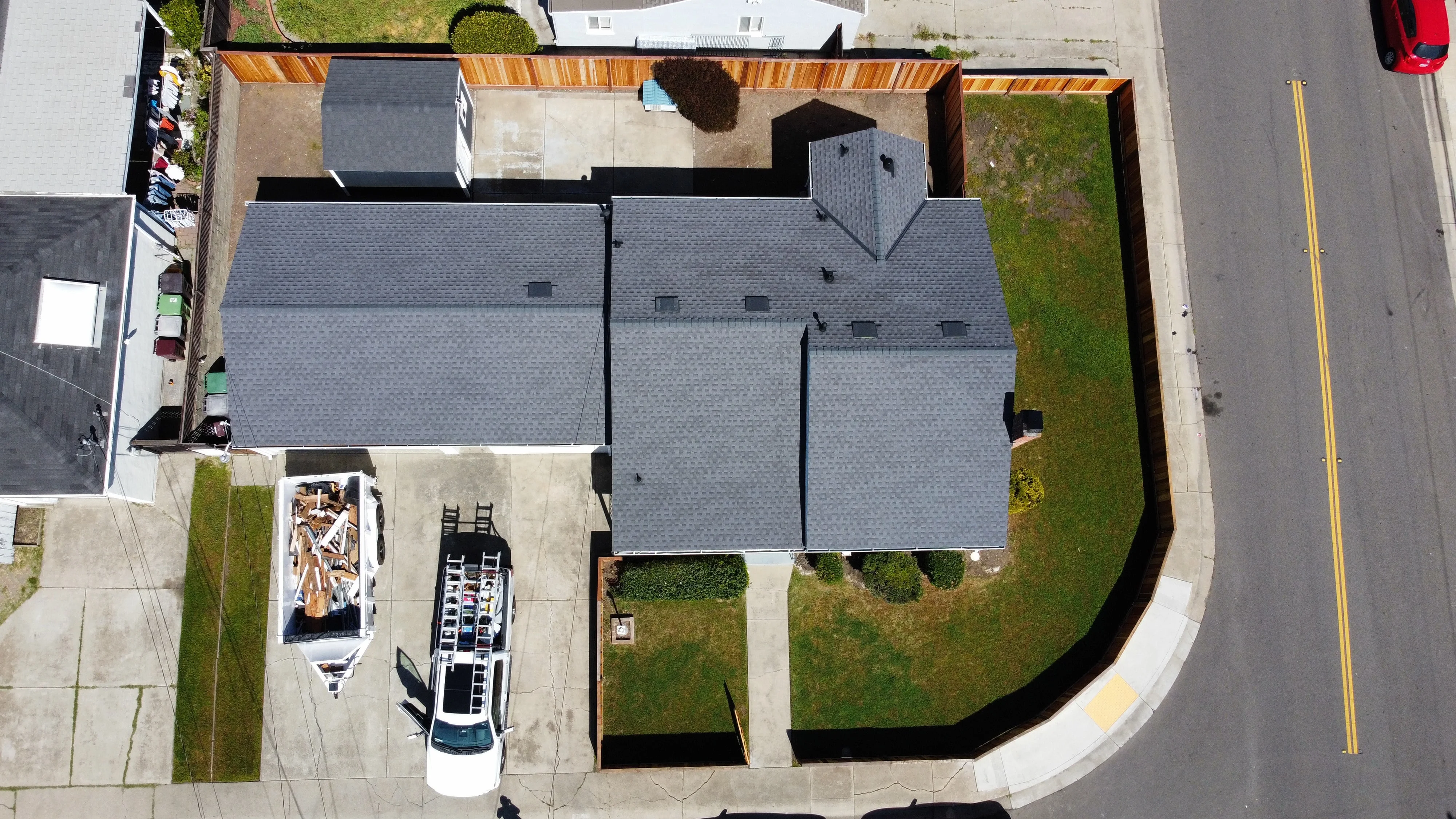 roofer repairing the roof