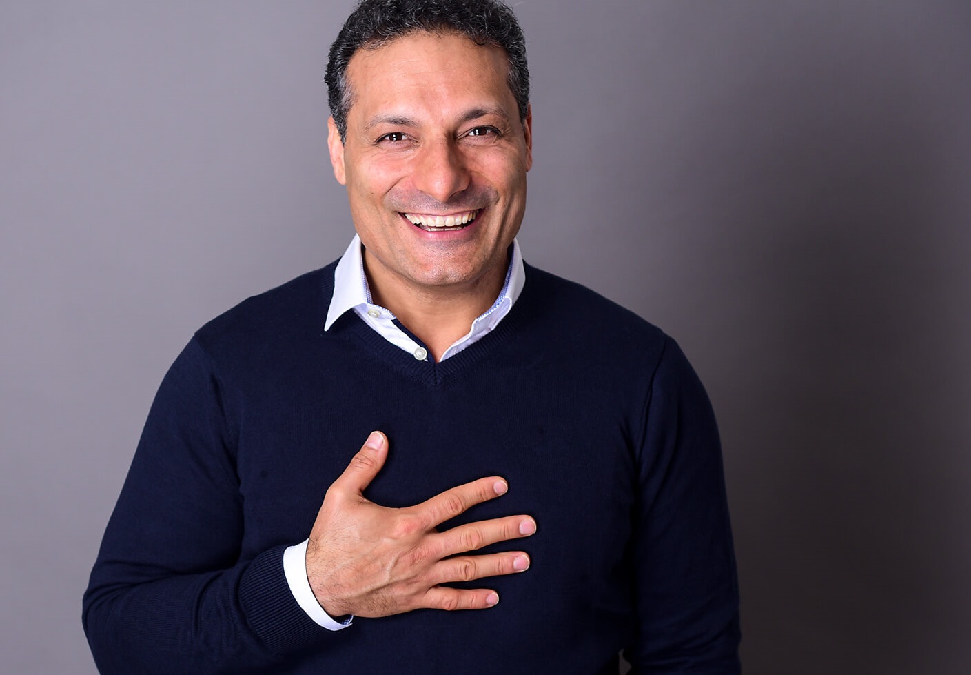 Reza Hojati begleitet Menschen auf ihrem Weg zu sich selbst – mit Klarheit, Tiefe und einem bewussten Blick auf das Wesentliche. 

Er ist Ausbilder, Speaker und Autor für NLP, Hypnose, Coaching & Transformation – mit über 25 Jahren Erfahrung und echter Leidenschaft für bewusstes Leben und Wirken.