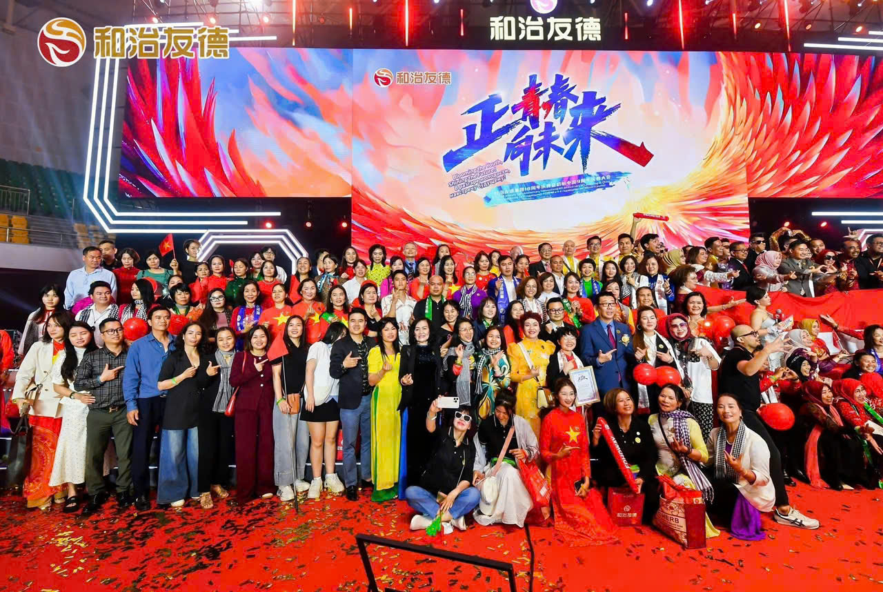 ảnh kỉ niệm 18 năm thành lập fohoway