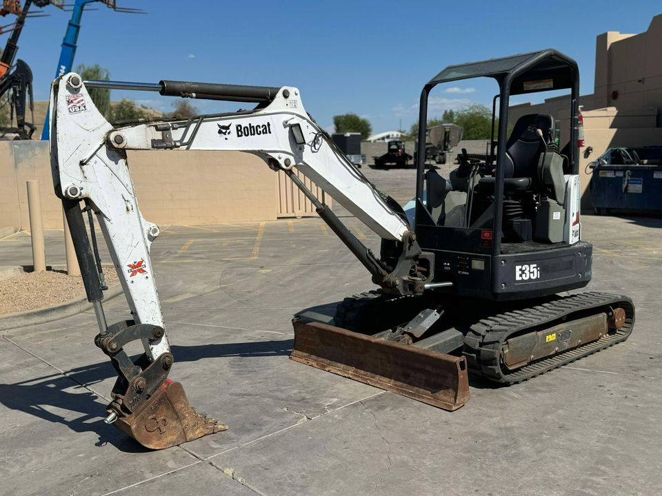 2016 Excavator