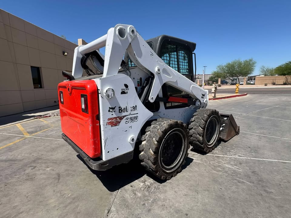 2019 Enclosed Skid Steer