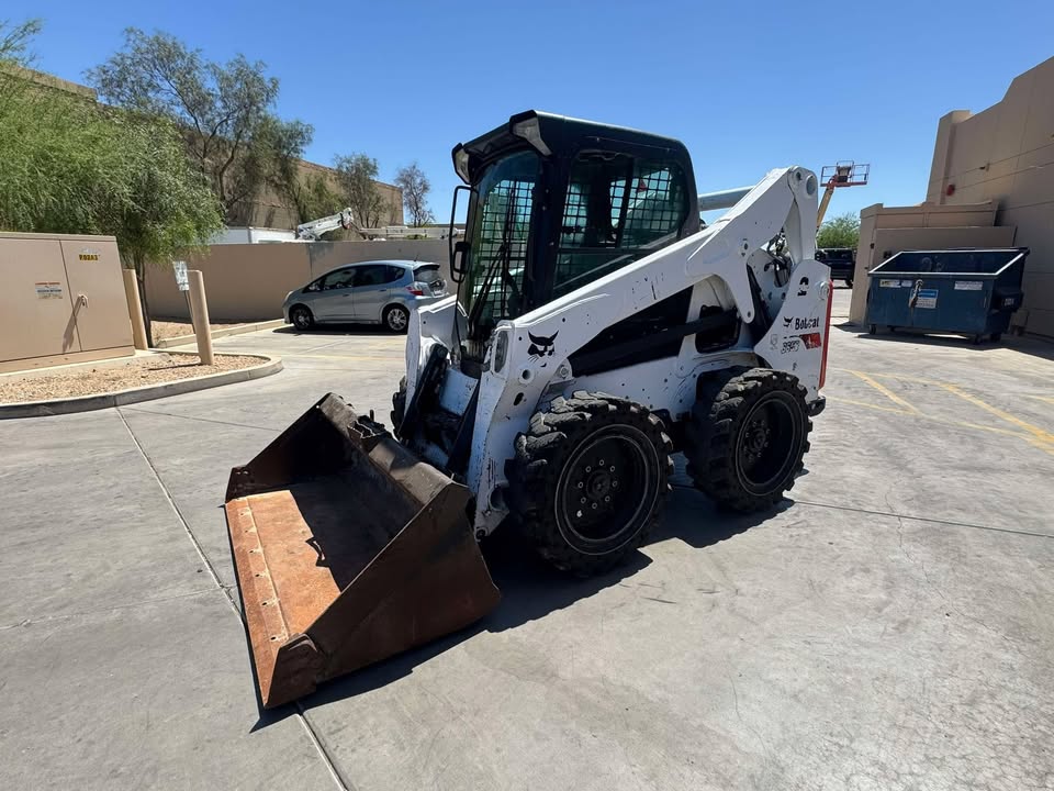 2019 Enclosed Skid Steer