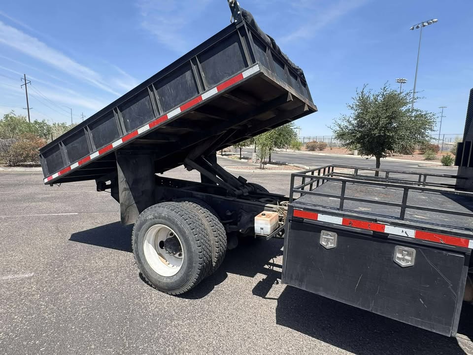 2005 Flatbed Truck with Dump