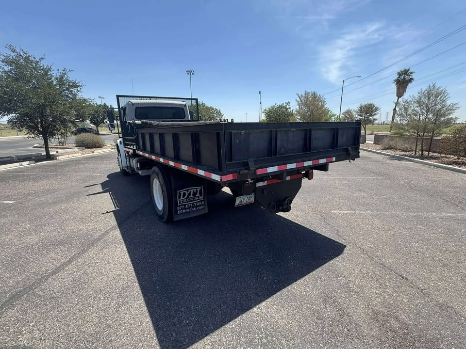 2005 Flatbed Truck with Dump