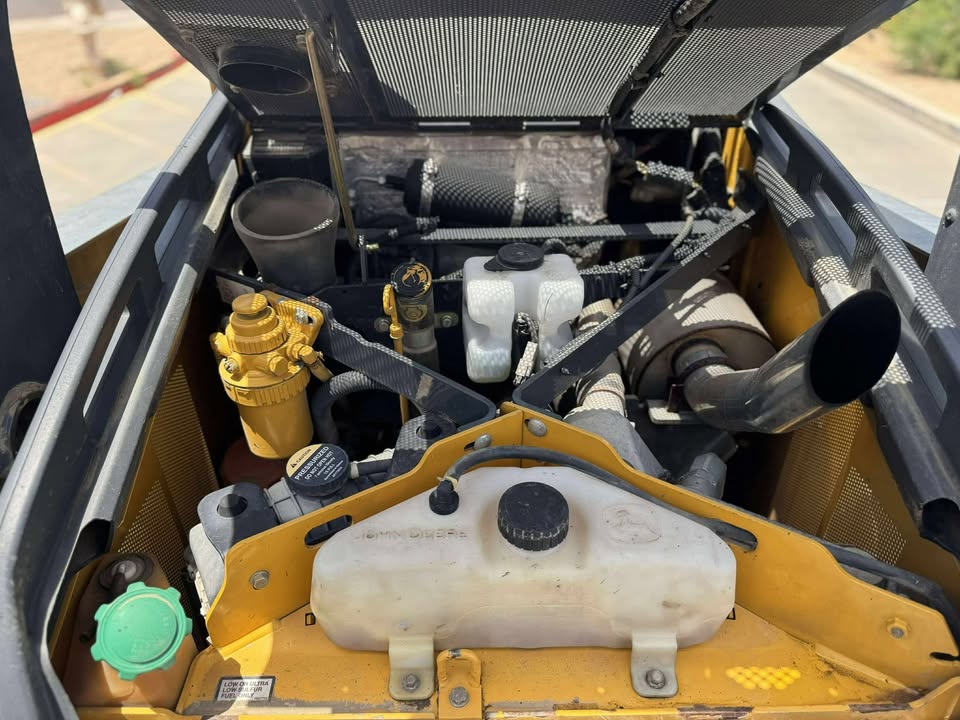 2013 Enclosed Skid Steer