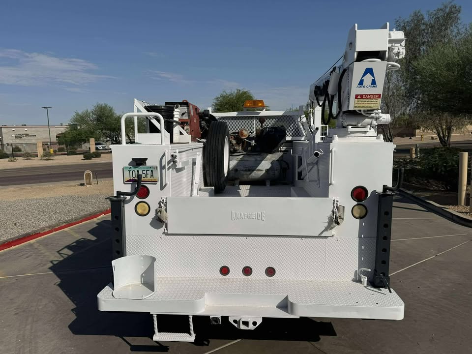 2001 Service truck with crane