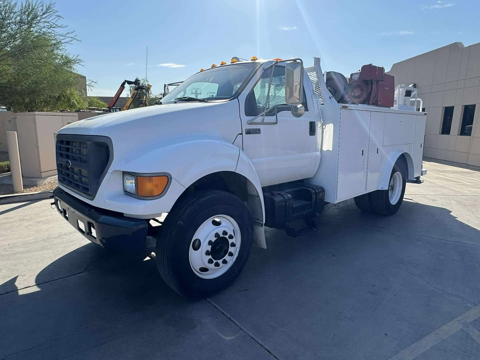 2001 Service truck with crane