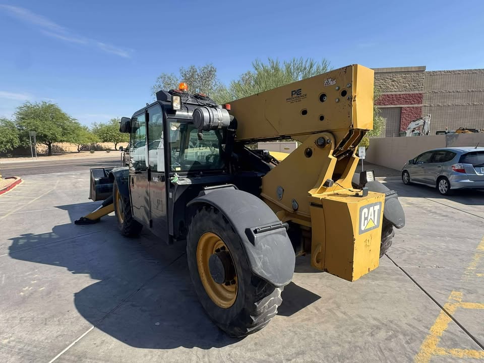 2015 Enclosed Telehandler with Bucket