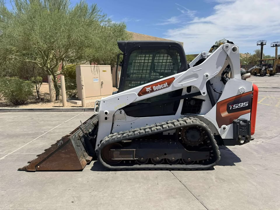 2020 Enclosed Cab Skid Steer