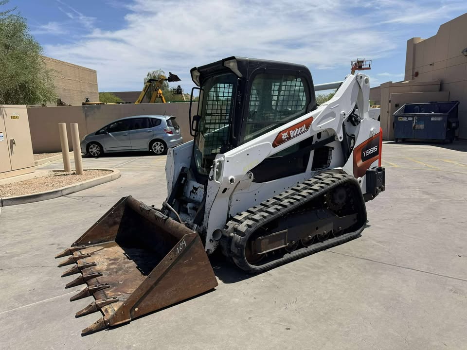 2020 Enclosed Cab Skid Steer
