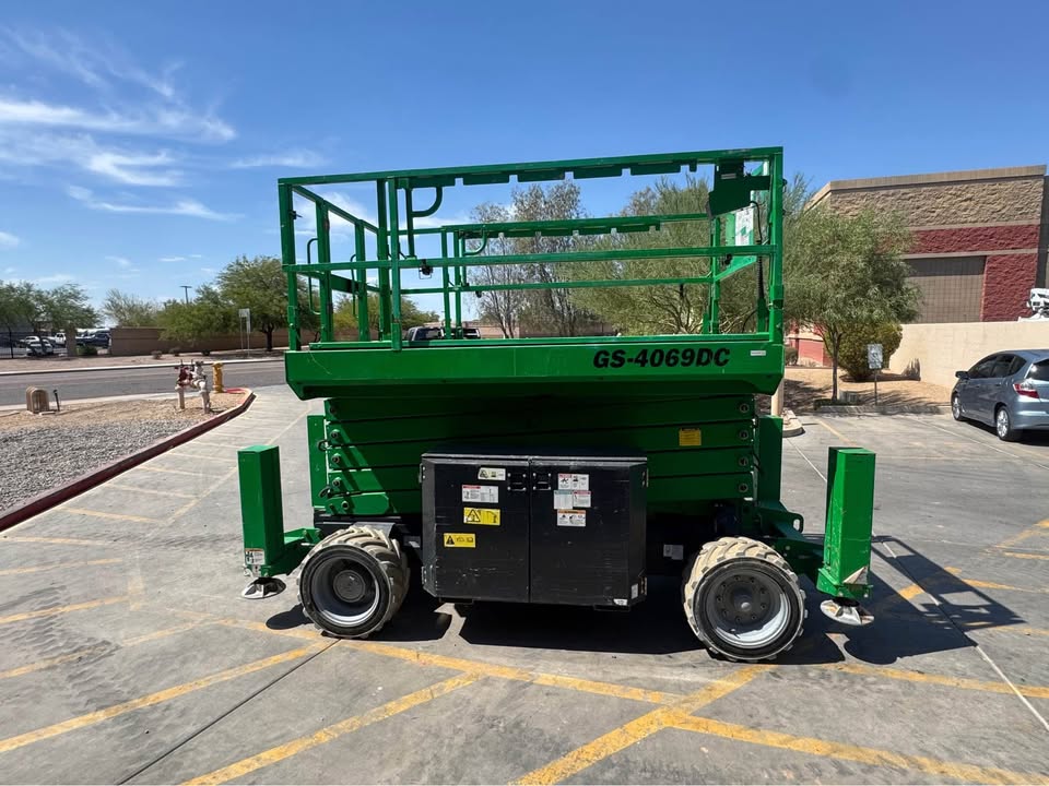 2015 Electric Scissor Lift